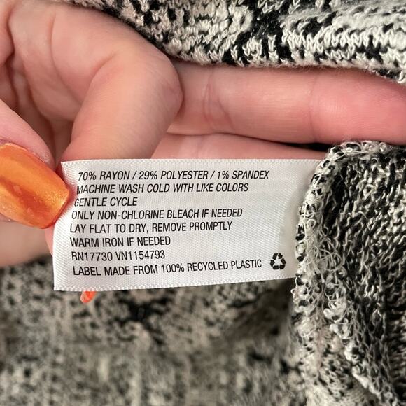 Knox Rose Long Sleeve Textured Top with Raw asymmetrical Hem Black White Size XL - Picture 4 of 5